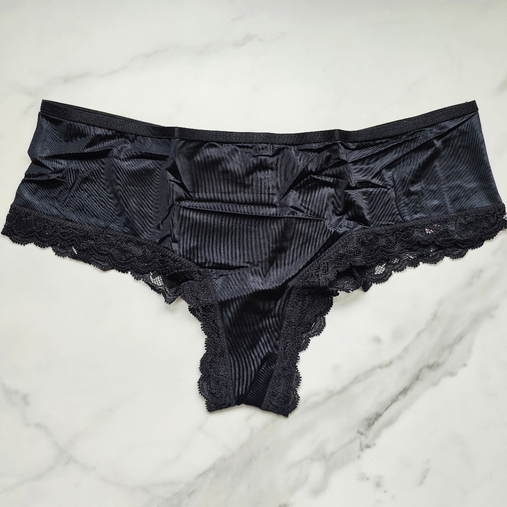 NWT VICTORIA'S SECRET VERY SEXY T-BACK LACE-TRIM CHEEKY PANTY IN BLACK SIZE SMAL